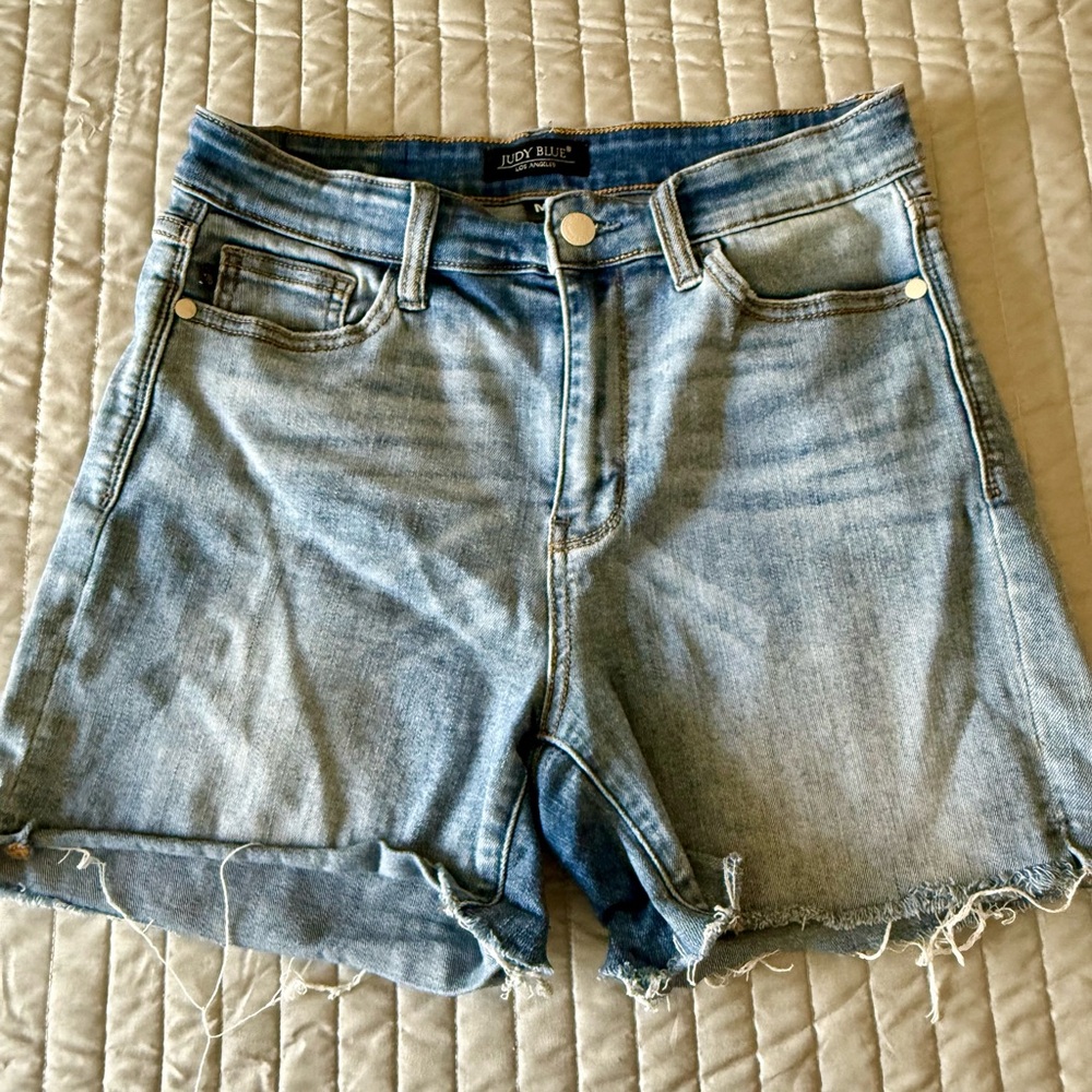 Judy Blue Medium Light Wash Distressed Frayed Hem Denim Shorts